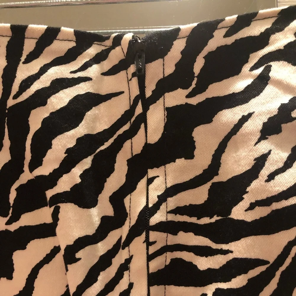 MOTEL PELMET SKIRT 90'S ZEBRA BLACK & WHITE size small - Picture 11 of 12